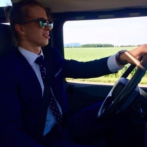 Meet your Posher, Laurent